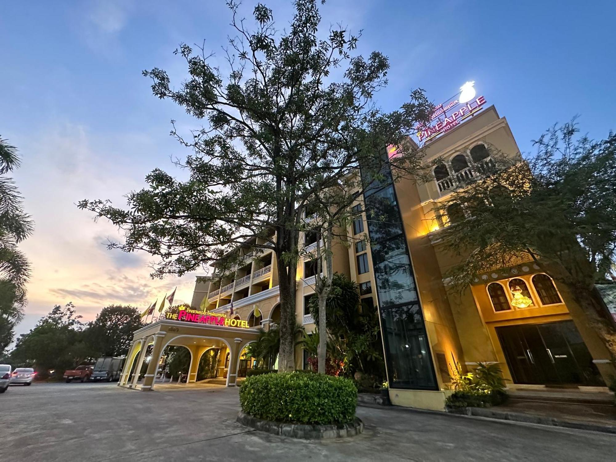 The Pineapple Hotel Krabi Luaran gambar